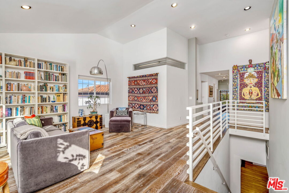 7321 Dunfield Ave, Los Angeles CA 90045