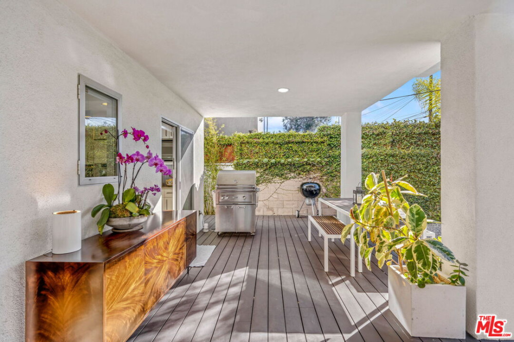 7321 Dunfield Ave, Los Angeles CA 90045