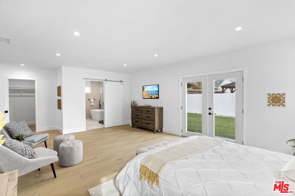 7762 Isis Ave, Los Angeles CA 90045