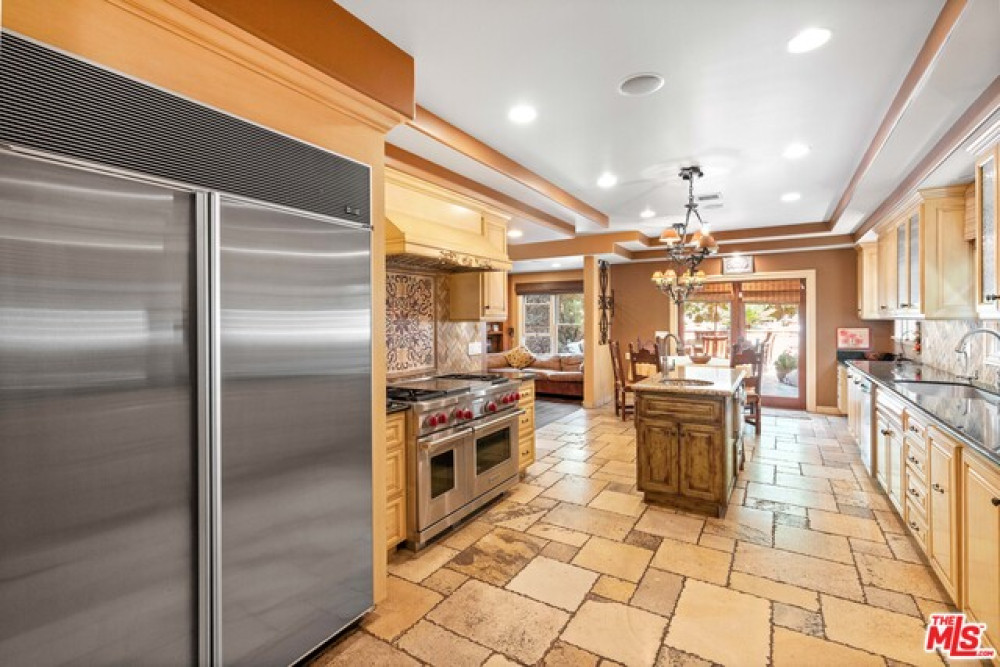 7516 Mcconnell Ave, Los Angeles CA 90045