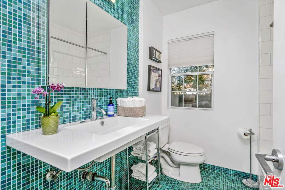 7321 Dunfield Ave, Los Angeles CA 90045