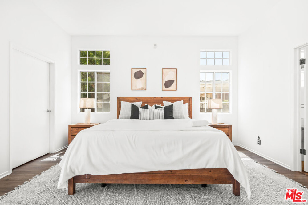 7802 Vicksburg Ave, Los Angeles CA 90045