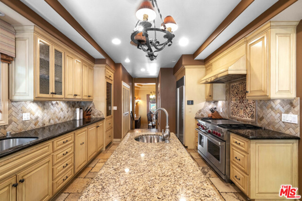7516 Mcconnell Ave, Los Angeles CA 90045