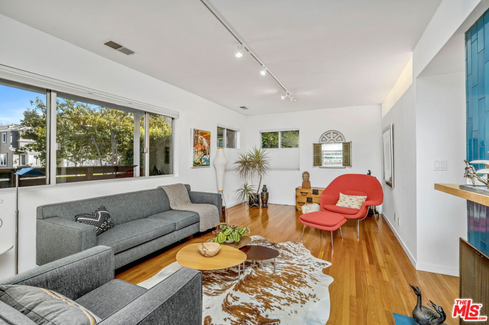 7321 Dunfield Ave, Los Angeles CA 90045