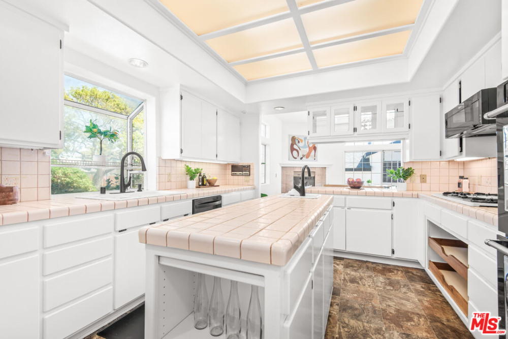 7802 Vicksburg Ave, Los Angeles CA 90045