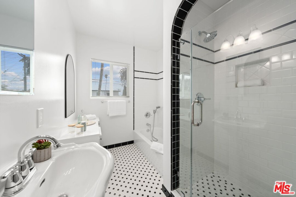 822 Pine St, Santa Monica CA 90405