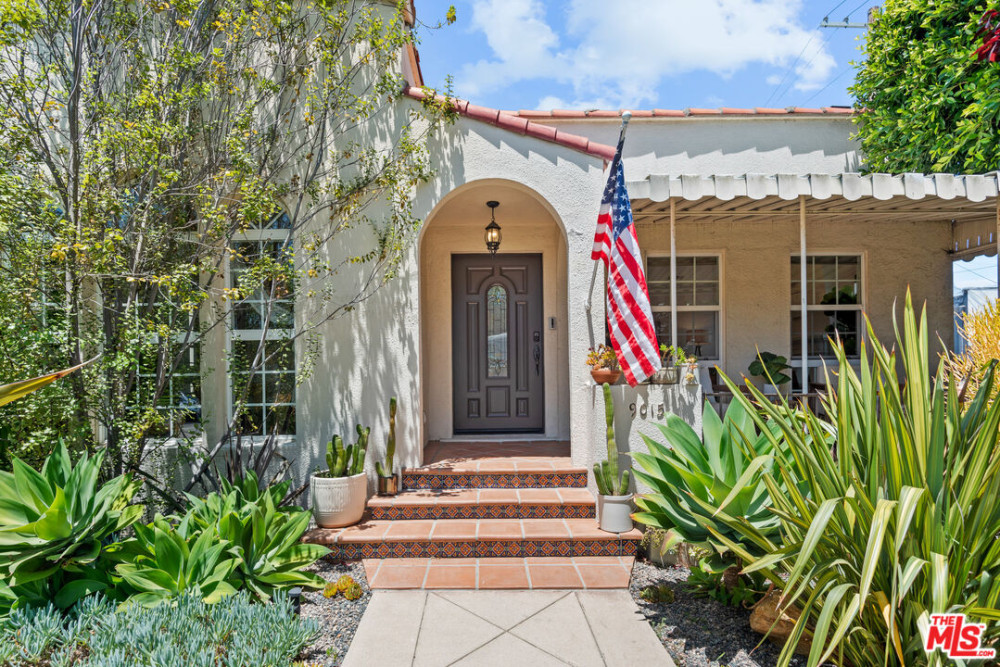9015 W 24th St, Los Angeles CA 90034