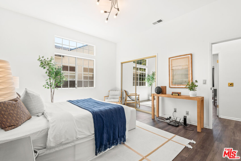 7802 Vicksburg Ave, Los Angeles CA 90045