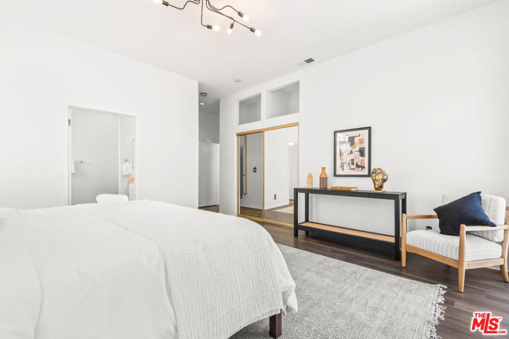 7802 Vicksburg Ave, Los Angeles CA 90045
