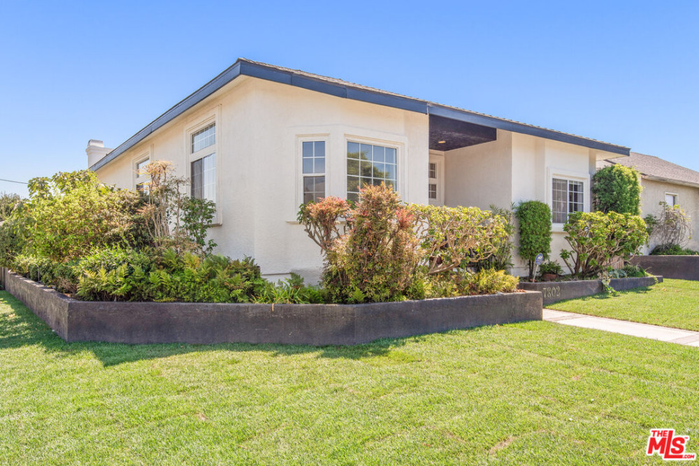 7802 Vicksburg Ave, Los Angeles CA 90045