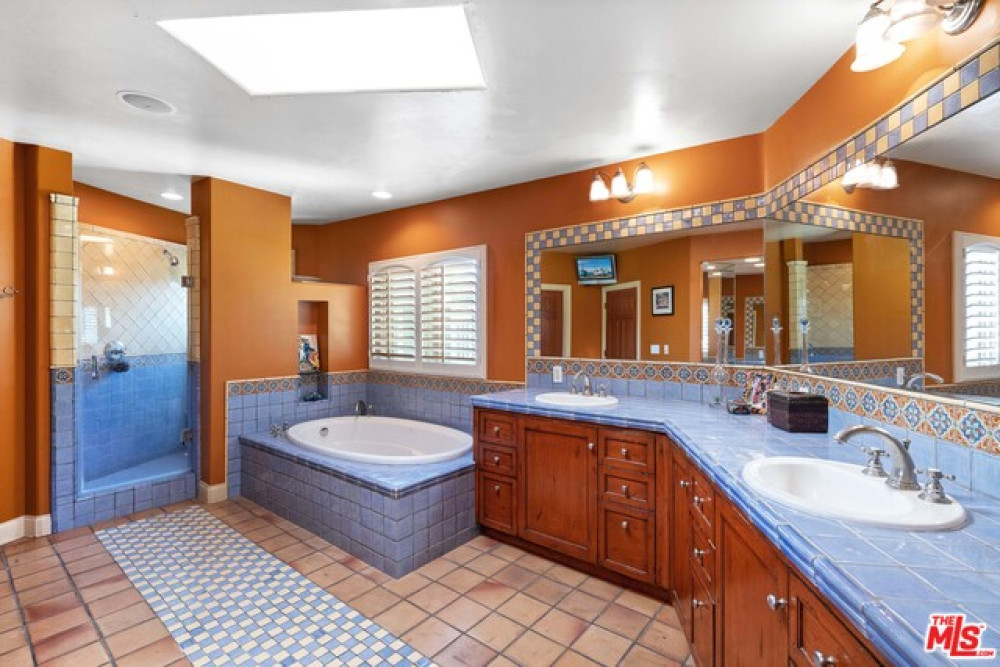 7516 Mcconnell Ave, Los Angeles CA 90045