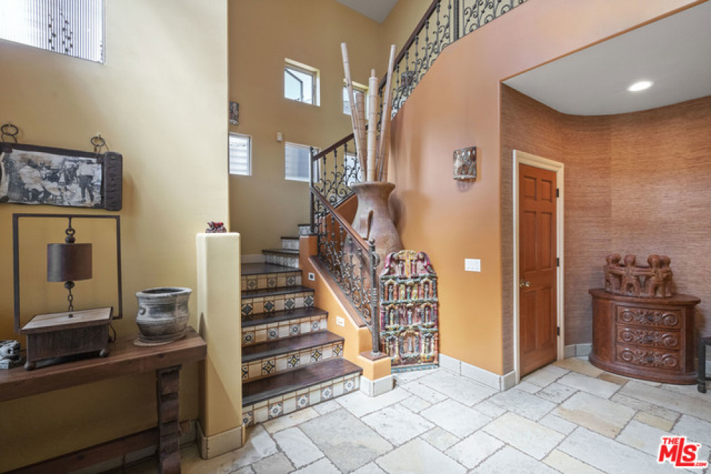 7516 Mcconnell Ave, Los Angeles CA 90045