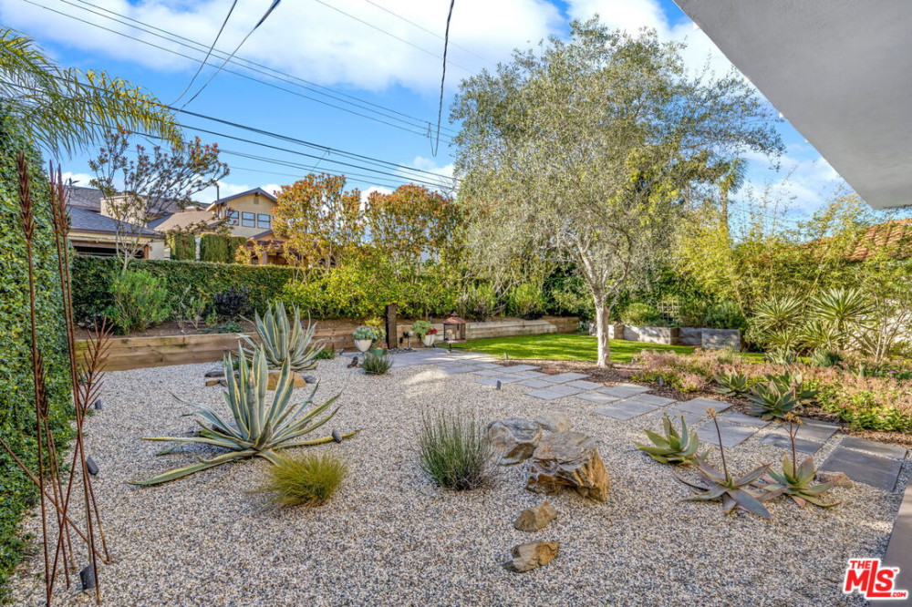 7321 Dunfield Ave, Los Angeles CA 90045
