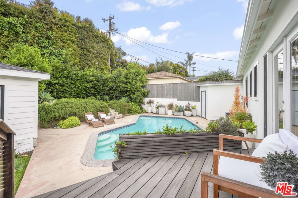 6052 W 74th St, Los Angeles CA 90045