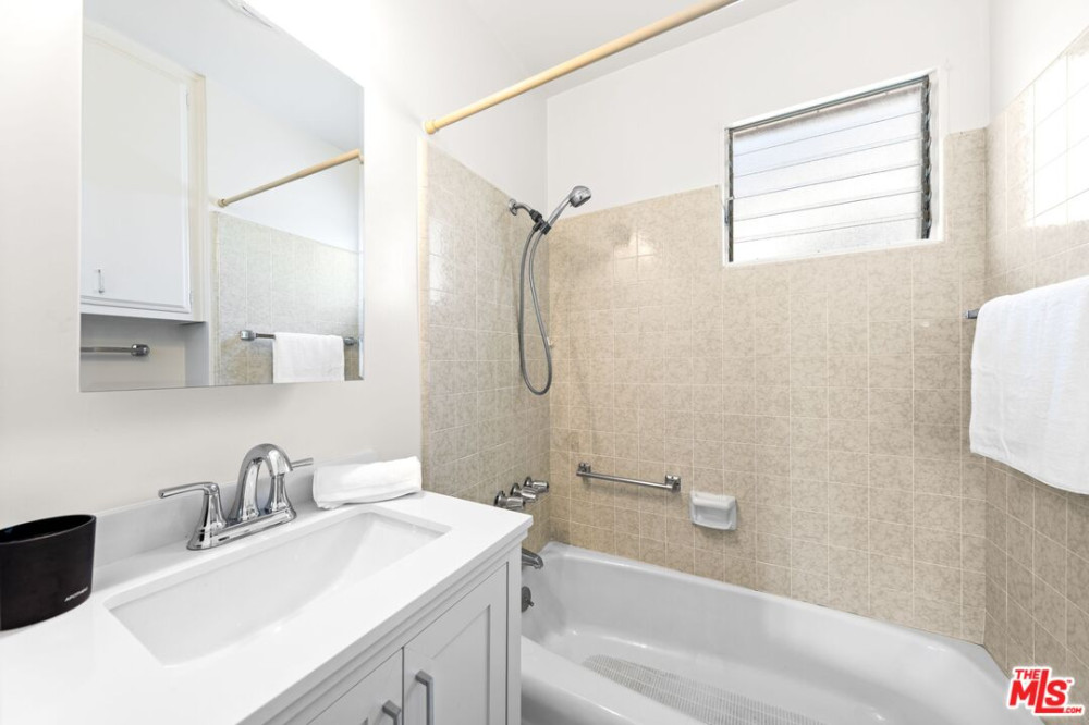 822 Pine St, Santa Monica CA 90405