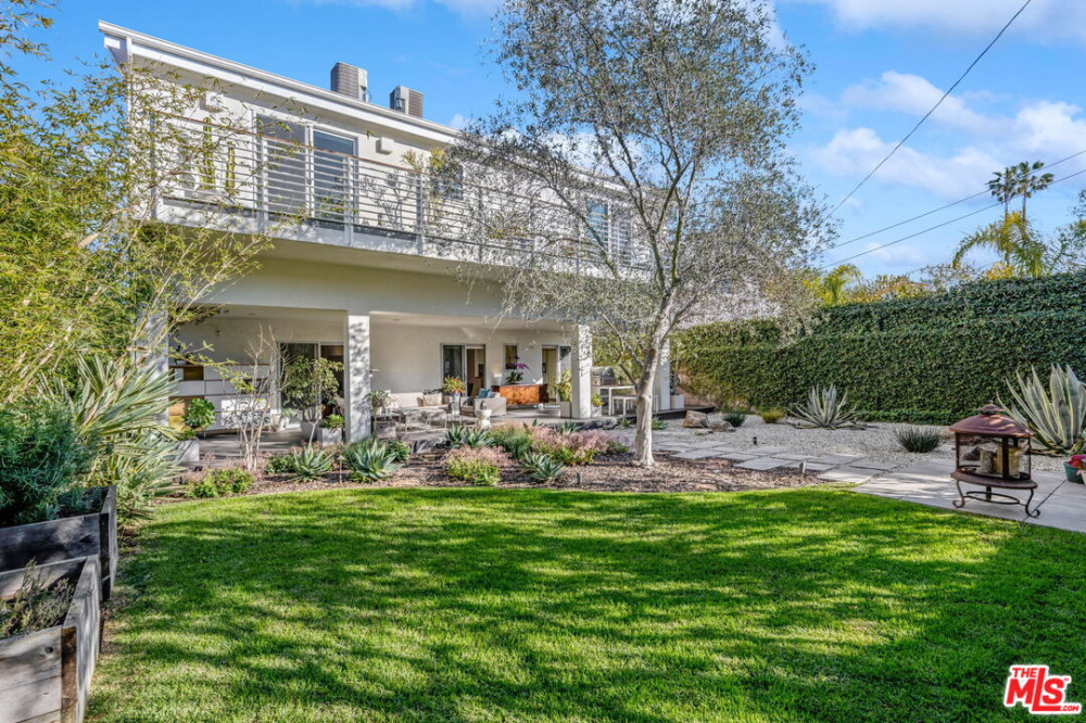 7321 Dunfield Ave, Los Angeles CA 90045