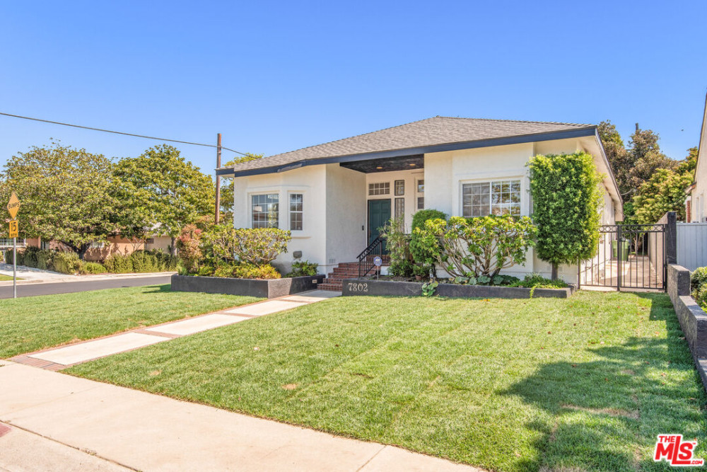 7802 Vicksburg Ave, Los Angeles CA 90045
