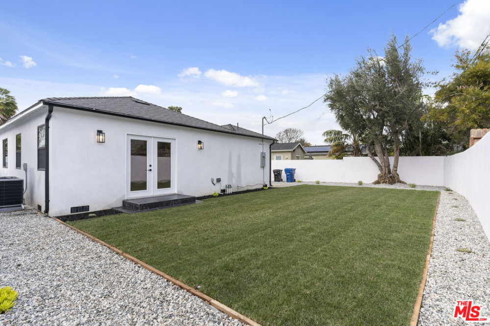7762 Isis Ave, Los Angeles CA 90045
