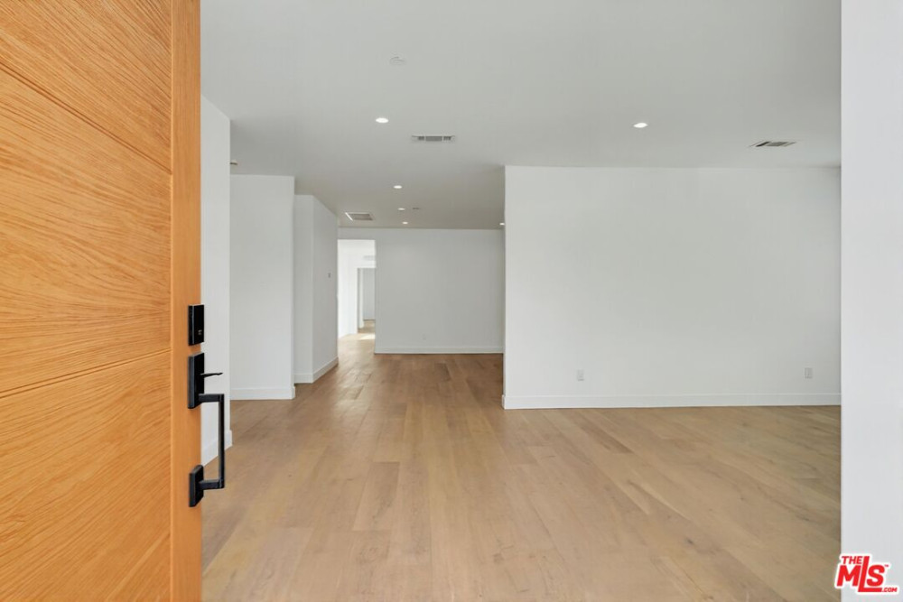 7832 Croydon Ave, Los Angeles CA 90045
