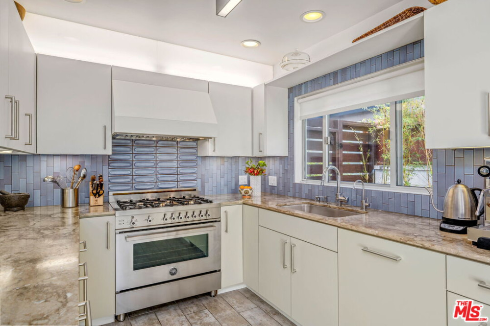 7321 Dunfield Ave, Los Angeles CA 90045