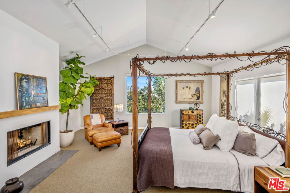 7321 Dunfield Ave, Los Angeles CA 90045