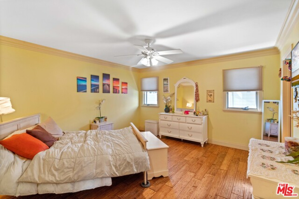 7516 Mcconnell Ave, Los Angeles CA 90045