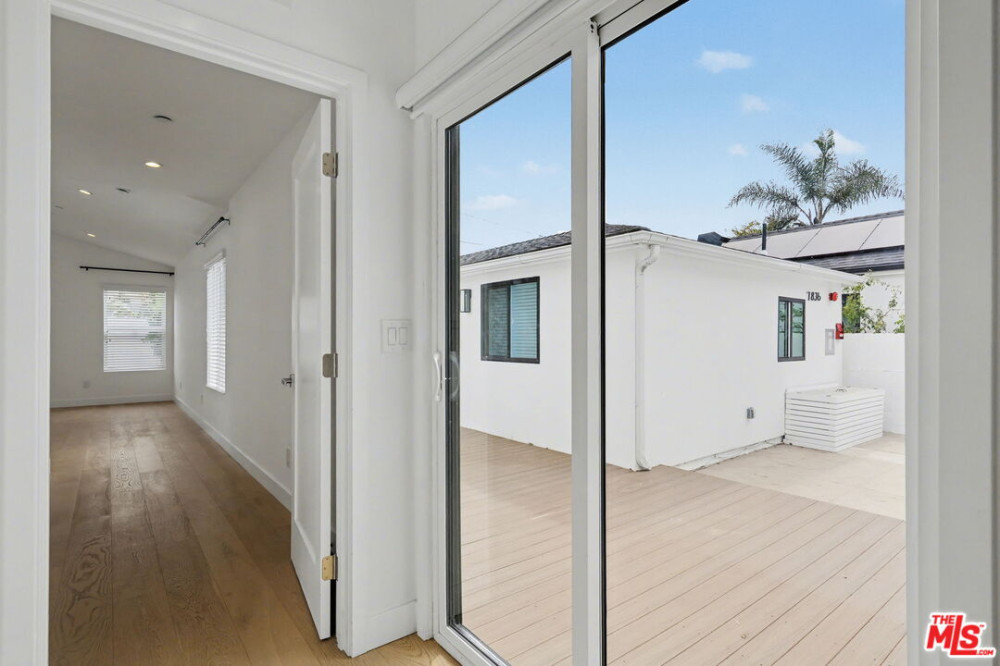 7832 Croydon Ave, Los Angeles CA 90045