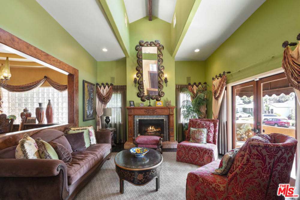 7516 Mcconnell Ave, Los Angeles CA 90045