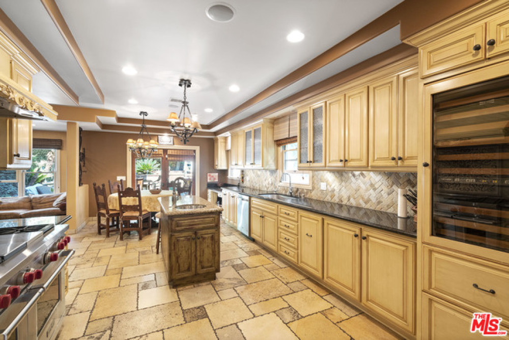 7516 Mcconnell Ave, Los Angeles CA 90045