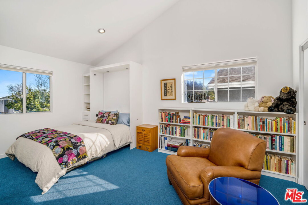 7321 Dunfield Ave, Los Angeles CA 90045