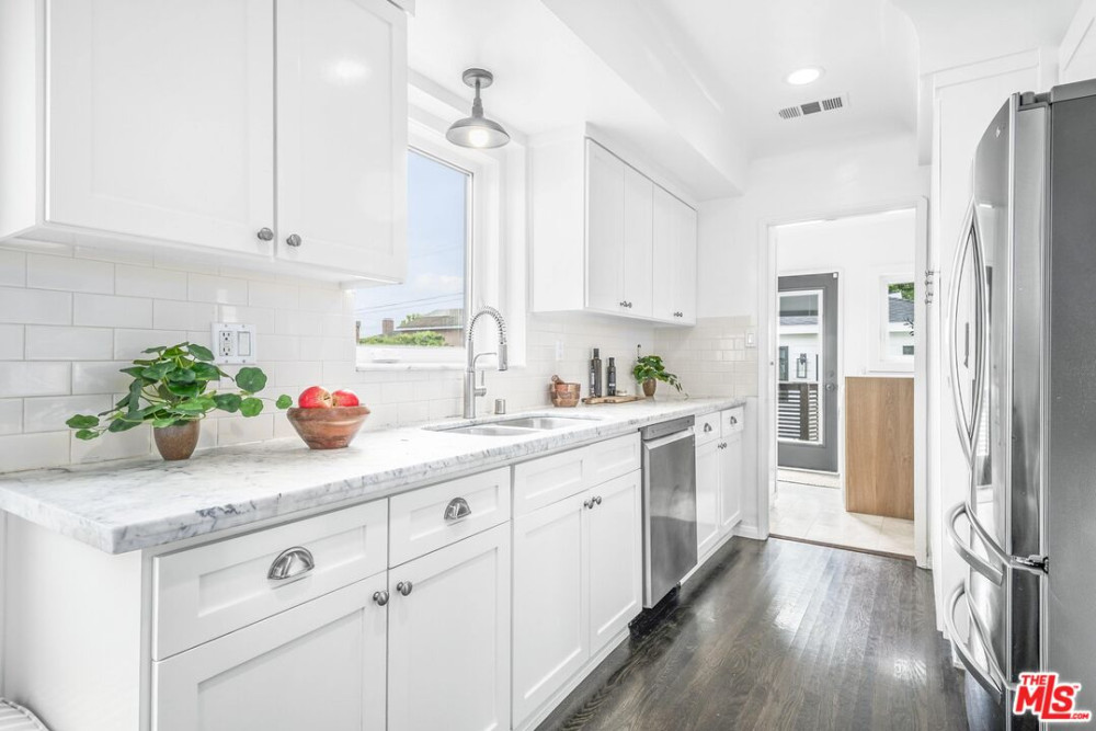 6052 W 74th St, Los Angeles CA 90045