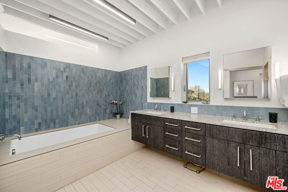 7321 Dunfield Ave, Los Angeles CA 90045
