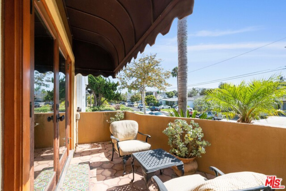 7516 Mcconnell Ave, Los Angeles CA 90045