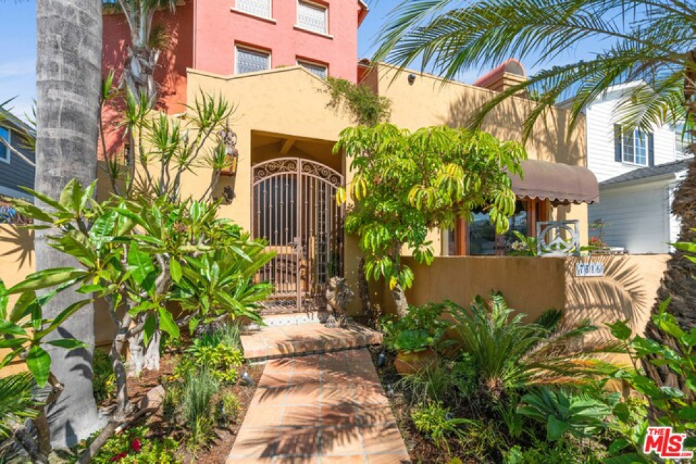 7516 Mcconnell Ave, Los Angeles CA 90045
