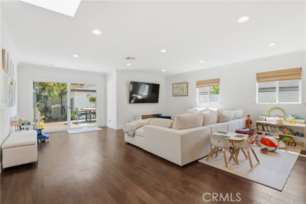 7410 W 85th St, Los Angeles CA 90045