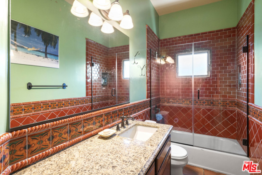 7516 Mcconnell Ave, Los Angeles CA 90045
