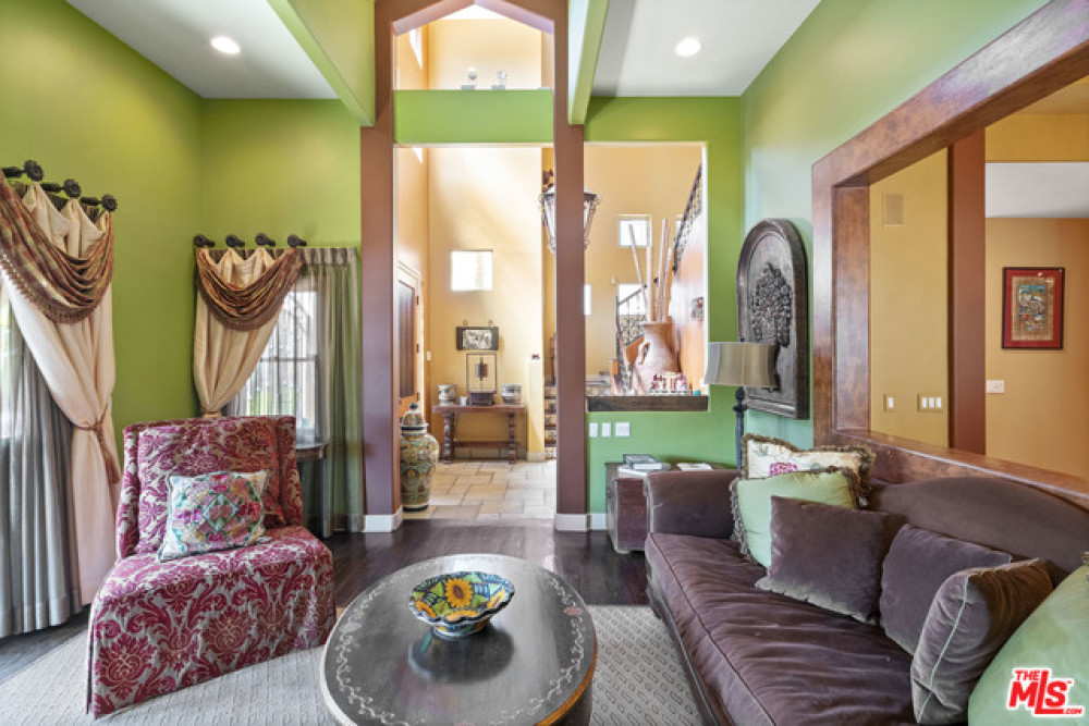 7516 Mcconnell Ave, Los Angeles CA 90045