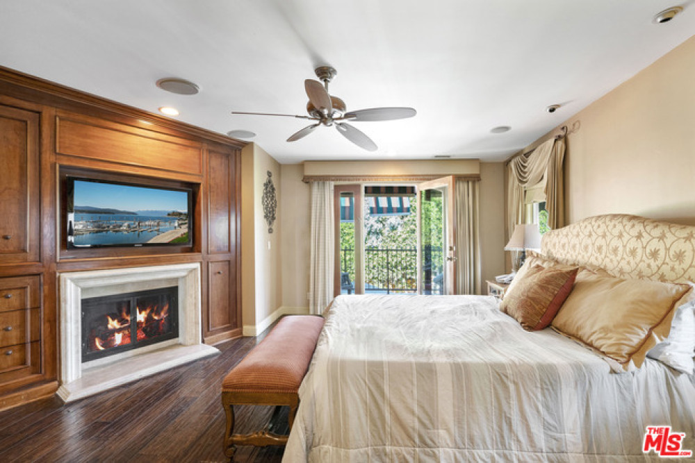 7516 Mcconnell Ave, Los Angeles CA 90045