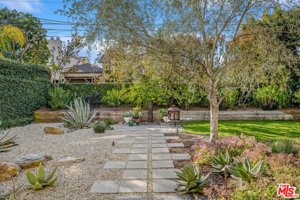 7321 Dunfield Ave, Los Angeles CA 90045