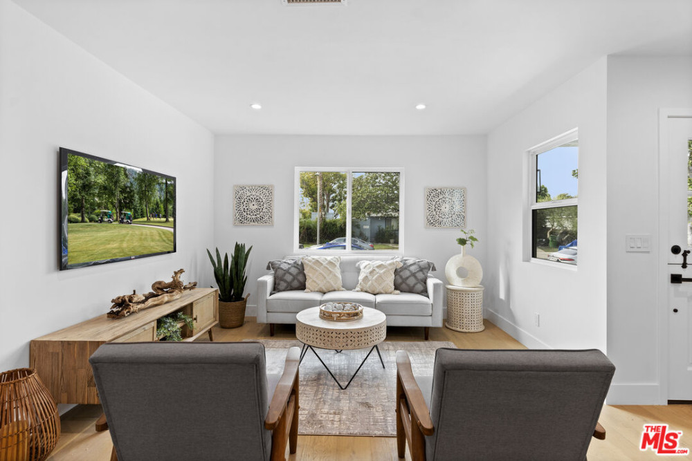 7762 Isis Ave, Los Angeles CA 90045