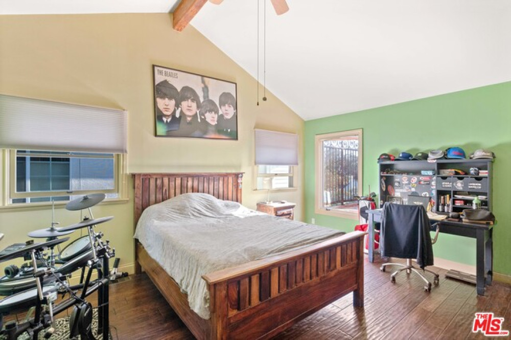 7516 Mcconnell Ave, Los Angeles CA 90045