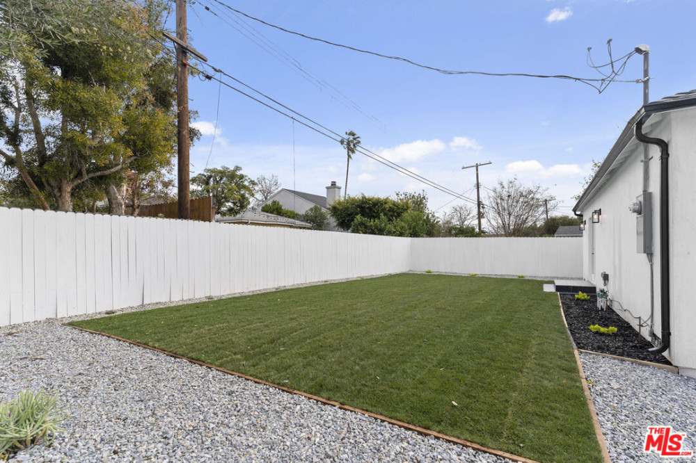 7762 Isis Ave, Los Angeles CA 90045