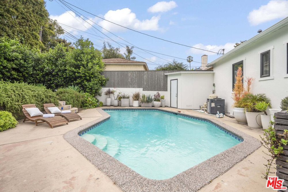 6052 W 74th St, Los Angeles CA 90045