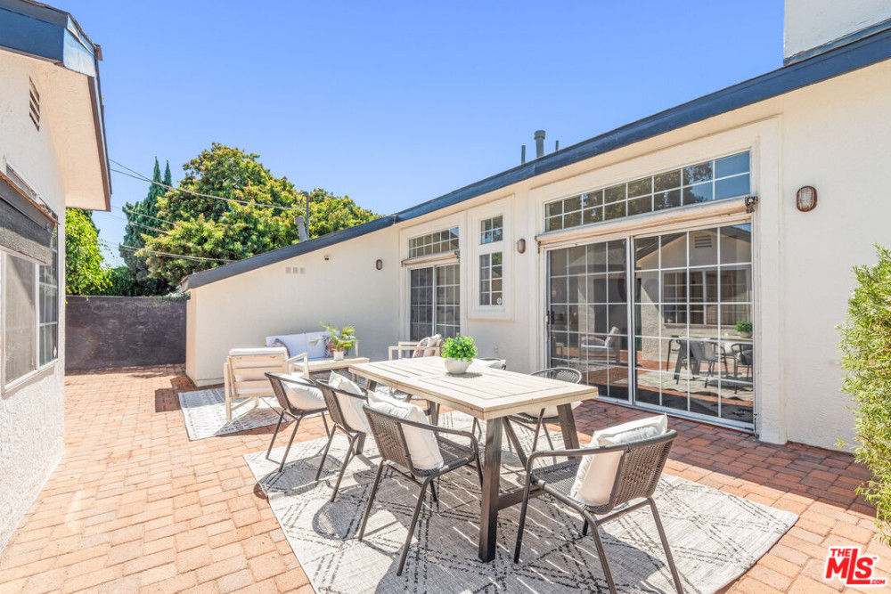 7802 Vicksburg Ave, Los Angeles CA 90045